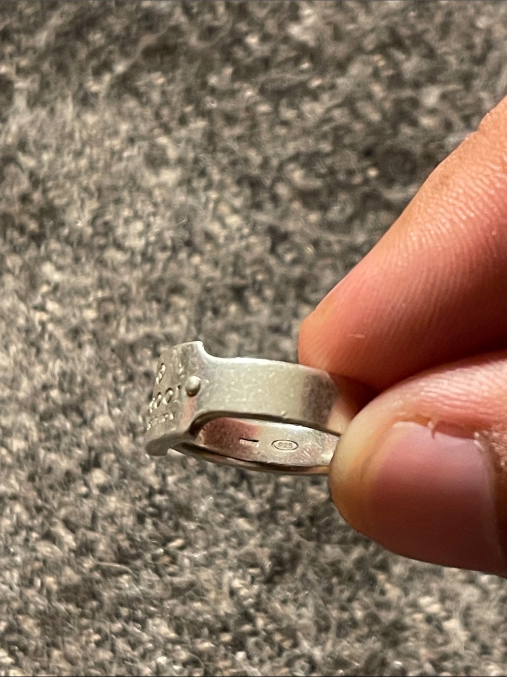 Gucci Silver-Tone Men’s Logo Ring - Picture 2 of 3